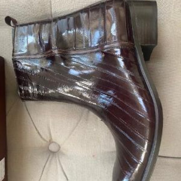Brand new Mezlan Eel skin boots